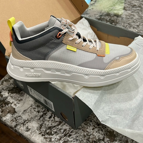 Brand new in box Palla Reverse Lo, 
Stylish kicks designed for everyday wear - Picture 1 of 8
